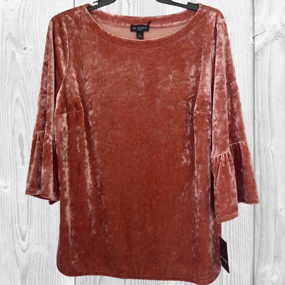 I.N. Women Tops - NWT!! I.N. 🦋 Velour Top